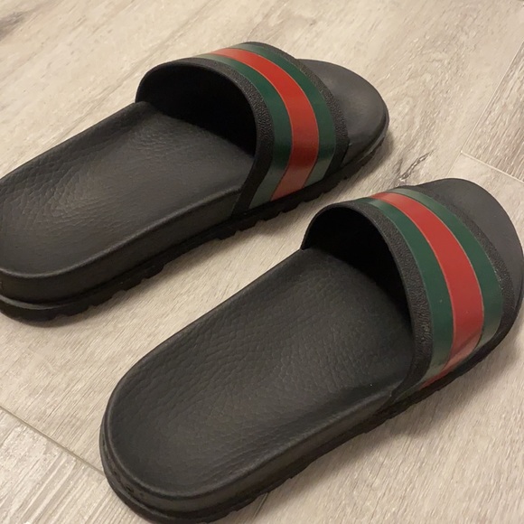 GUCCI MENS WEB RUBBER SLIDE SANDAL